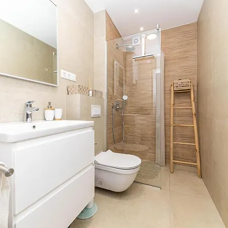 Gorgeous In Okrug Gornji Appartamento