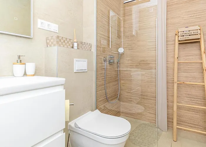 Gorgeous In Okrug Gornji Apartman Trogir