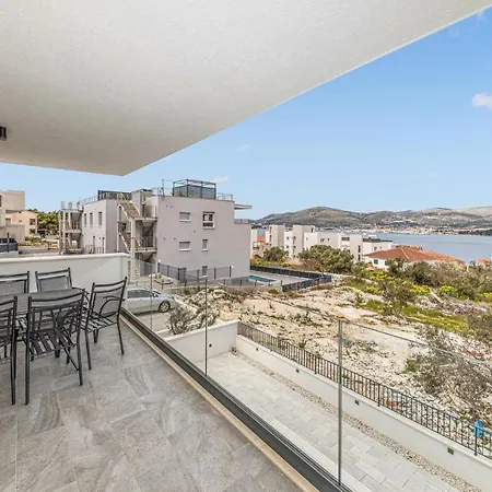 Gorgeous In Okrug Gornji Trogir