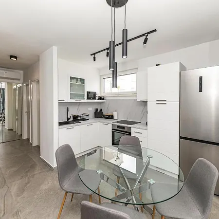 Gorgeous In Okrug Gornji * Trogir