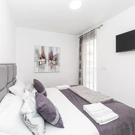 Cozy In Okrug Gornji With Kitchen * Trogir