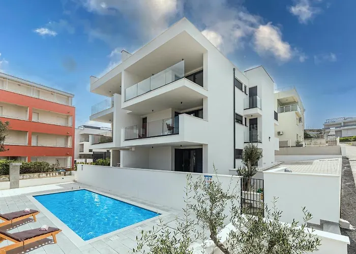 Gorgeous In Okrug Gornji * Trogir