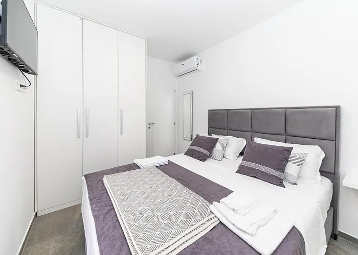 Gorgeous In Okrug Gornji Apartment Trogir