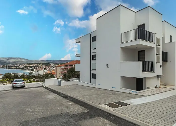 Gorgeous In Okrug Gornji * Trogir