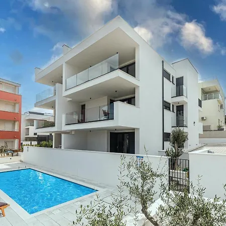 Gorgeous In Okrug Gornji * Trogir