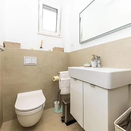 Gorgeous In Okrug Gornji *